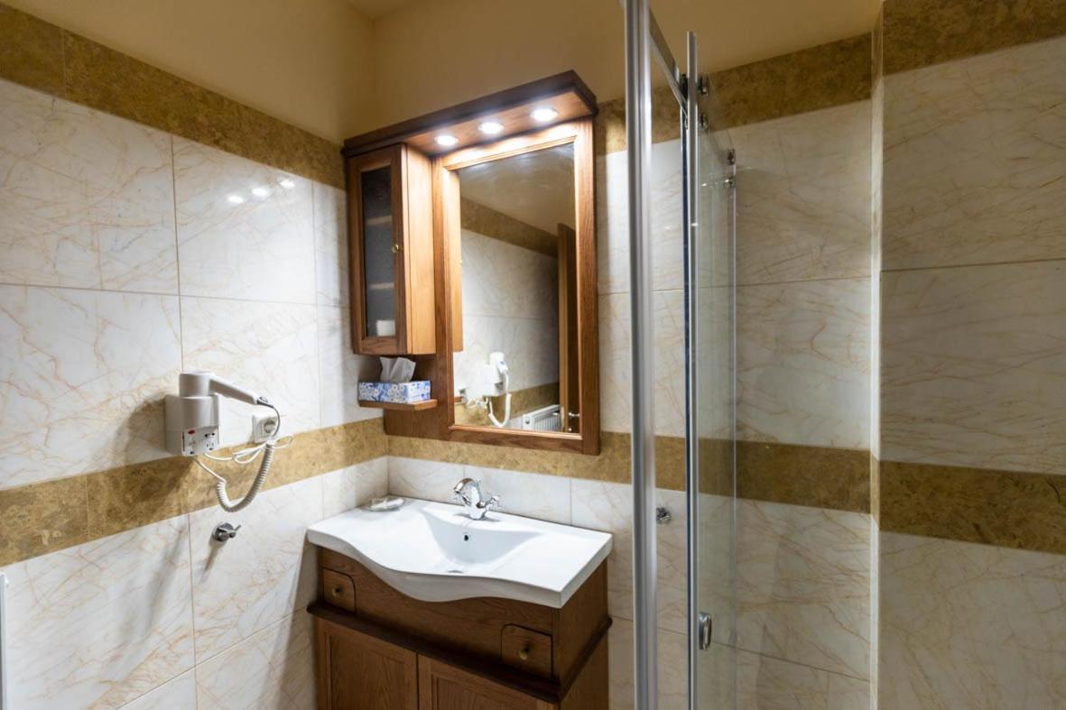 Rentinia Inn Rentina Экстерьер фото